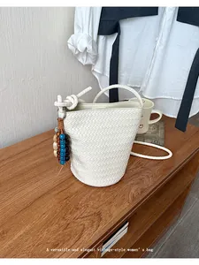 Summer versatile vintage woven bucket bag, stylish simple single-shoulder crossbody bag for women.