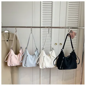 Casual vintage relaxed shoulder tote bag with large capacity, stylish commuter bag style.