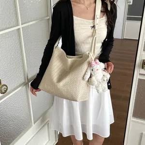 Sac à bandoulière tissé beige pour femme, grand cabas fourre-tout décontracté été.
