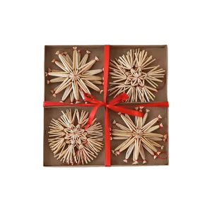 Handgemaakte strooien kerststerren set, rustieke kerstboom hangende decoraties in geschenkdoos.