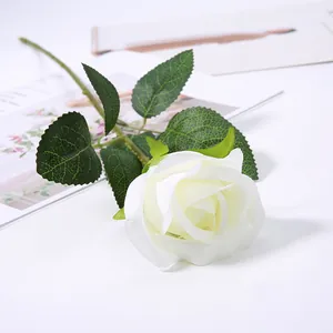 Finta rosa bianca in flanella artificiale come fiore singolo per festa matrimonio e regalo.
