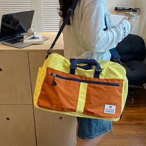 Color-blocked short-distance travel duffel bag large capacity portable luggage bag for commute.