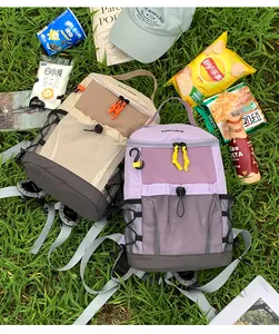 Tweekleurige outdoor sportrugzak, grote trekking- en reisrugzak met handige netvakken voor buiten.