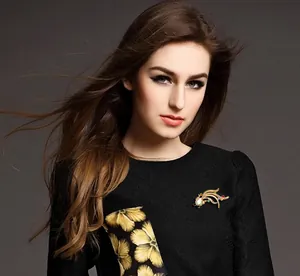 Elegant crystal gold fish brooch pin for women fashion apparel accessories sparkling jewelry