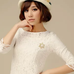Exquisite gold snowflake brooch pin sparkling crystal rhinestone jewelry gift for women fashion