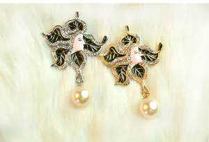 Vintage woman face brooch pin with rhinestones and pearl drop, stylish alloy fashion jewelry.