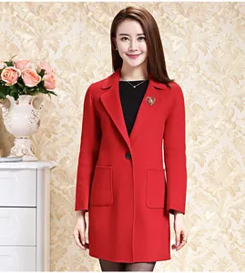 Elegant heart-shaped pearl brooch pin with zinc alloy rhinestone, trendy Korean fashion accessory.