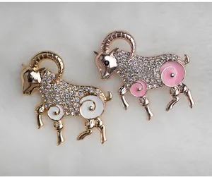 Zodiac sheep brooch, alloy rhinestone inlaid fashion animal lapel pin for women men