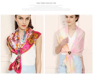 Details of the elegant zinc alloy three-ring silk scarf buckle, showcasing exquisite design and styling.