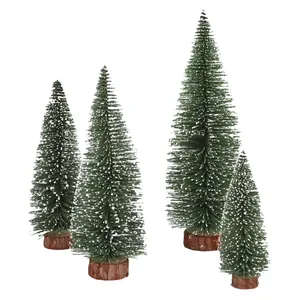 Mini sapin de noël décoration de bureau avec socle en bois et effet neige pour fêtes.