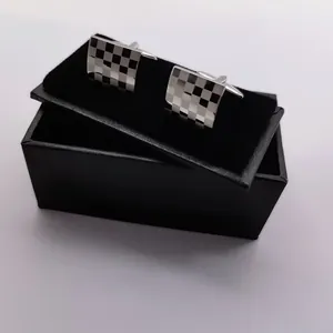 Heren vierkante geruite metalen manchetknopen, elegante geometrische laser gegraveerde knopen.