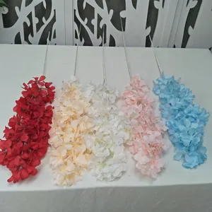 Kunstmatige hangende bloemenwijnstokken voor huwelijksfeest en huisdecoratie detail