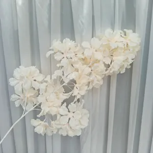 Witte kunstmatige kersenbloesemtak voor bruiloft home decor boog plafond neppe bloem weergave
