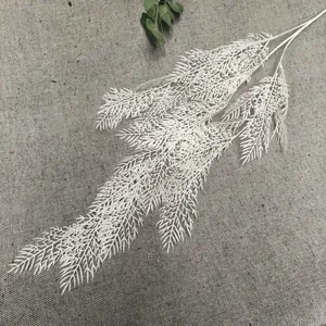 Vid de helecho de aguja de pino artificial blanca para boda decoración de pared
