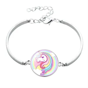 Brazalete ajustable de unicornio plateado con dije de arcoíris para niñas pequeñas