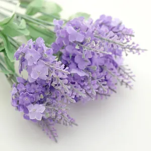 Bouquet de fleurs de lavande artificielles pour decoration interieure et accessoires photo.