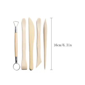 Ensemble de 5 outils de sculpture sur poterie en bois avec détails en métal pour argile.