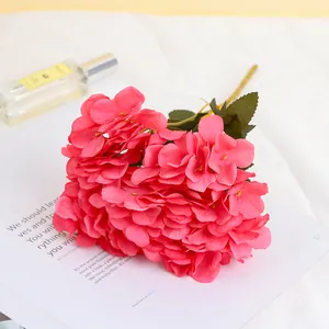 Ramo de flores de hortensia de seda rosa artificial, perfecto para decoración y bodas.
