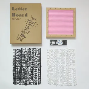 Tableau à lettres en feutre rose 10x10 pouces avec cadre en bois et lettres pour déco.