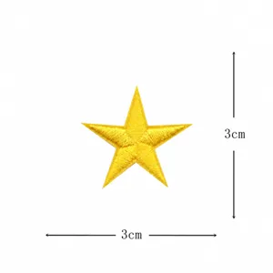 Vista di dettaglio della patch ricamata a stella dorata con dimensioni 3x3cm e peso 0.25g.