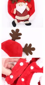 Detailansicht der roten Plüsch-Weihnachtskleidung für Haustiere mit Weihnachtsmann-Motiv