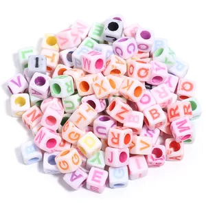 Perles lettres carrées en acrylique coloré, perles alphabet pour fabrication de bijoux.