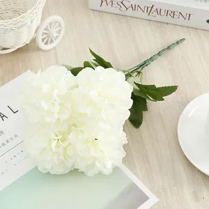 Artificial white chrysanthemum silk flower bouquet for home wedding and party decoration.