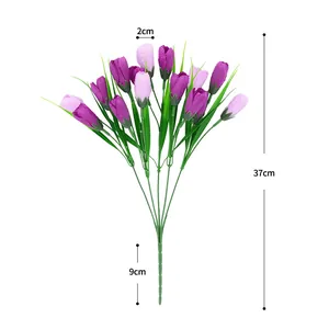 Splendido mazzo di fiori di tulipano artificiali bicolore per decorare la vostra casa.