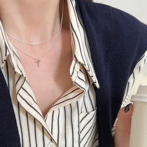 S925 zilveren dubbele ketting met kruis hanger, elegante sleutelbeenhanger voor dames.