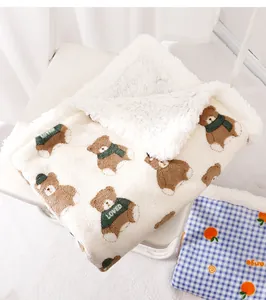 Flauschige Haustierdecke mit süßem Bärchen-Muster, warme Kuscheldecke für Hunde und Katzen.
