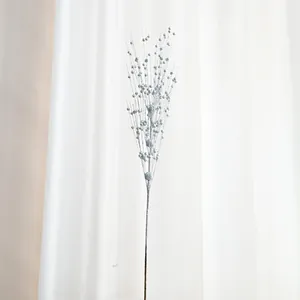 Ramo di bacche glitterate argentate per decorazione albero di Natale e composizione floreale festiva