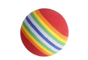 Vista dettagliata della pallina arcobaleno in EVA da 35mm per gatti con strisce colorate vivaci