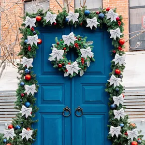 Zilveren glitter kerststrik hangende ornamenten voor boom en feestelijke decoratie.
