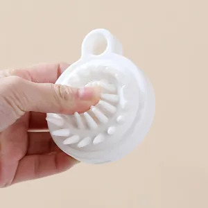 Brosse de massage pour cuir chevelu en silicone, brosse de shampooing douce et efficace.
