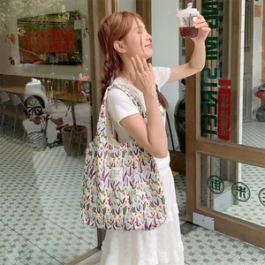 Floral canvas tote bag for women, cute floral print, large capacity shoulder handbag.
