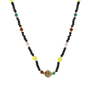 Exquisite bunte Kristallperlenkette mit einer traditionellen chinesischen Emaille-Perle