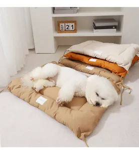 Cozy thickened pet mat for autumn and winter, soft comfortable dog sleeping bed with cute design.
