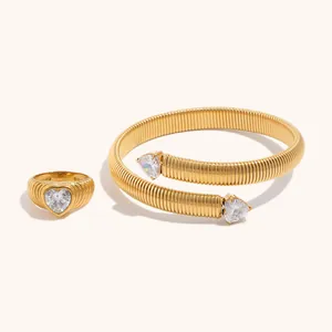 18K Gold Plated Stainless Steel Striped Heart Zirconia Bangle Ring Jewelry Set Elegant Vintage Fashion Jewelry For Women