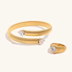 Detail view of 18K gold plated striped jewelry set with heart-shaped zircon stones