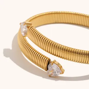 Close-up macro detail of 18K gold plated ribbed bracelet featuring heart-shaped zircon