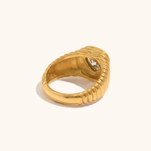 Detail view showing the ridged texture of the 18K gold-plated heart zircon ring.