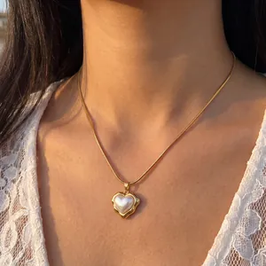 Collar con Colgante de Corazón de Acero Inoxidable para Mujer Perla Artificial Oro Cadena de Serpiente Joyería de Moda Retro Francés
