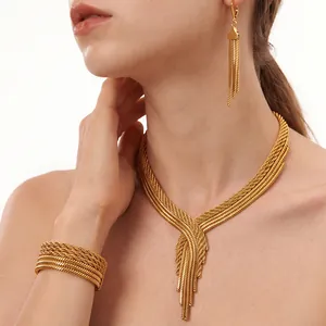 Conjunto de Joyas de Acero Inoxidable Chapado en Oro 18K Minimalista Ins para Mujer Collar Pulsera Pendientes con Borla Cadena de Cuerda Trenzada Joyería de Moda