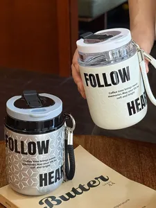 Vista dettagliata delle mini tazze da caffè portatili in acciaio inox in stile