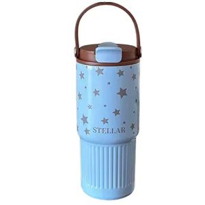 Grand gobelet isotherme en acier inoxydable bleu avec motif d'étoiles et poignée