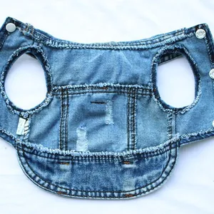 Gescheurd denim hondengilet voor kleine honden met drukknoopsluiting en vintage stijl