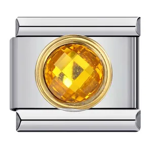 Eslabón de charm italiano con circonita amarilla tallada y borde dorado para pulsera