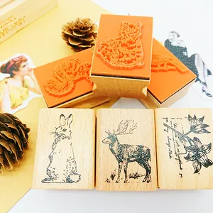Vintage houten stempels met bosdieren voor DIY scrapbooking en creatieve decoratie