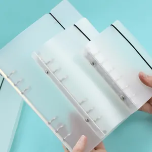 Trois tailles de protège-cahiers en PP givré translucide avec sangle élastique