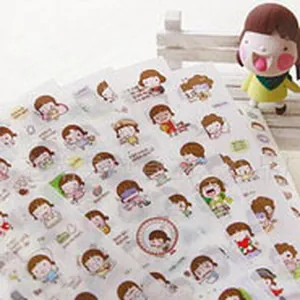 Dettaglio di simpatici adesivi trasparenti con bambine per decorazioni e scrapbooking